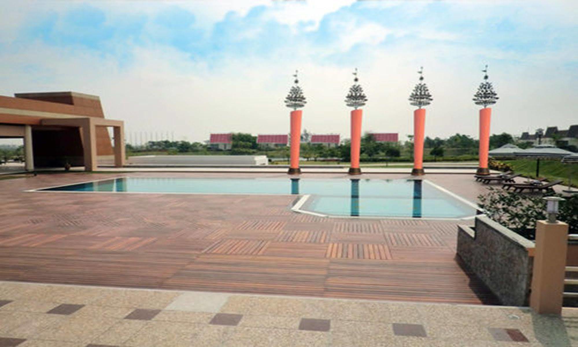 The Myat Mingalar Hotel Naypyidaw Bagian luar foto